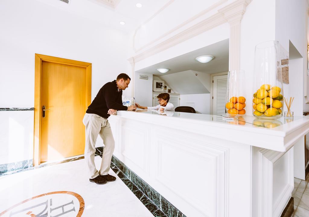 סביליה Basic Hotel Dona Manuela מראה חיצוני תמונה
