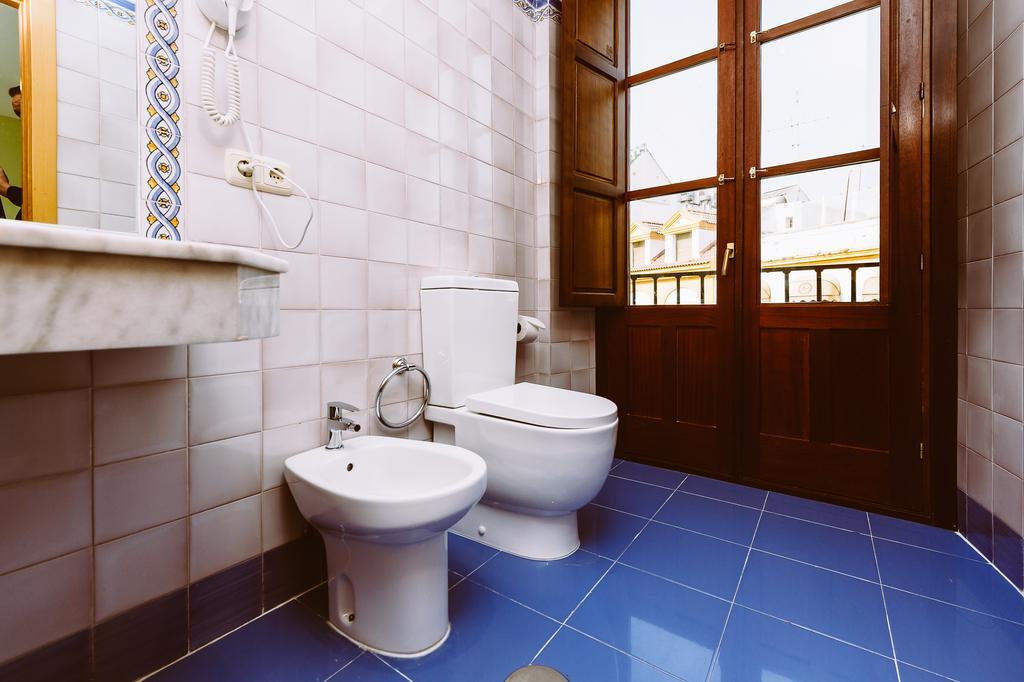סביליה Basic Hotel Dona Manuela מראה חיצוני תמונה