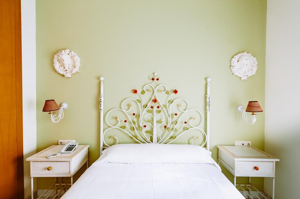 סביליה Basic Hotel Dona Manuela מראה חיצוני תמונה