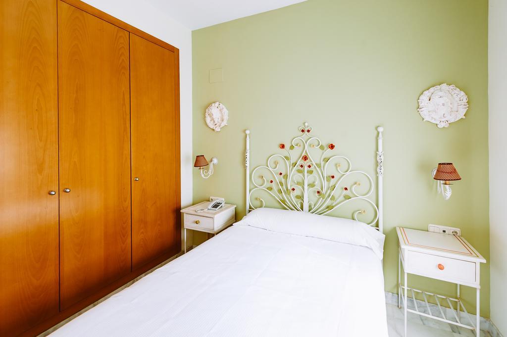 סביליה Basic Hotel Dona Manuela מראה חיצוני תמונה