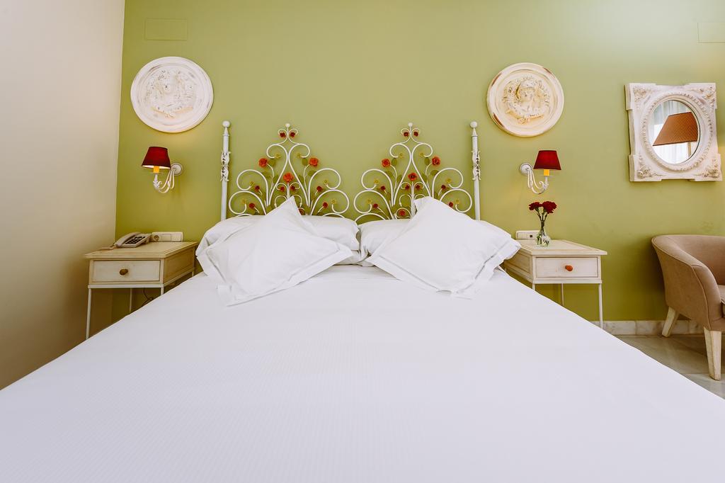 סביליה Basic Hotel Dona Manuela מראה חיצוני תמונה