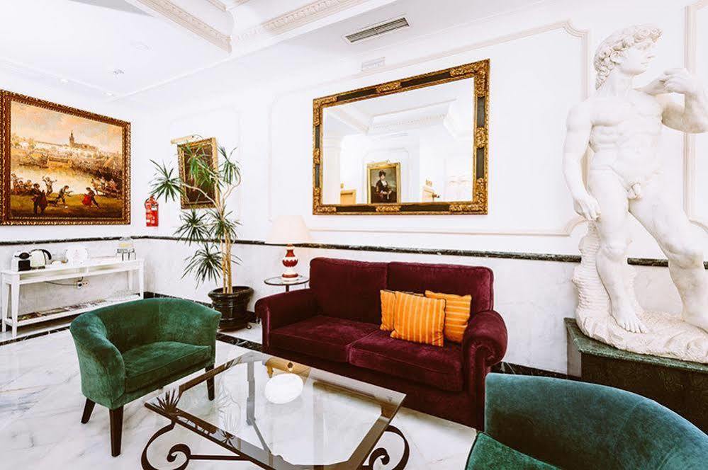 סביליה Basic Hotel Dona Manuela מראה חיצוני תמונה
