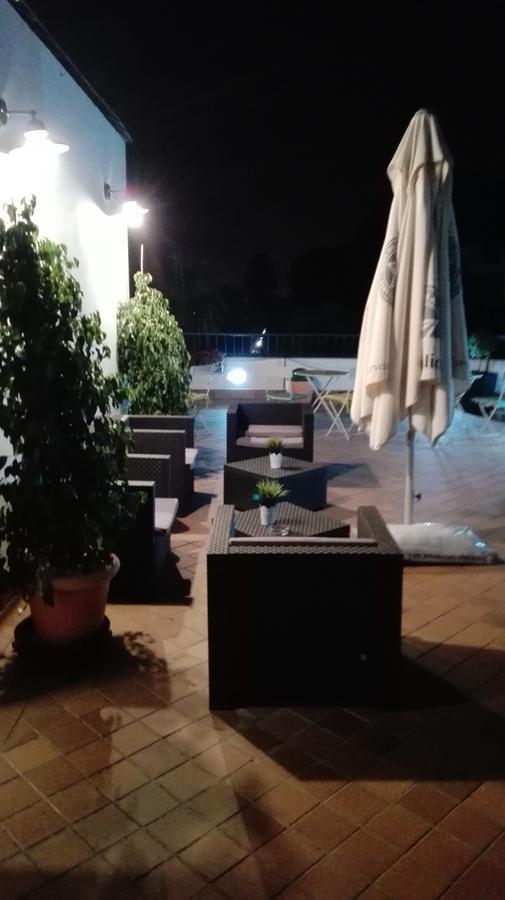 סביליה Basic Hotel Dona Manuela מראה חיצוני תמונה
